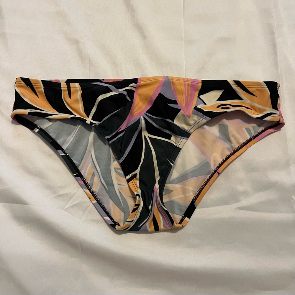 ✨SALE✨ Kona Sol Black Floral Print Bikini Bottoms